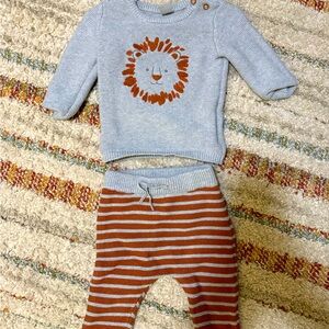 Knitted two piece set lion top dress stripped pants never worn 9mo Carters